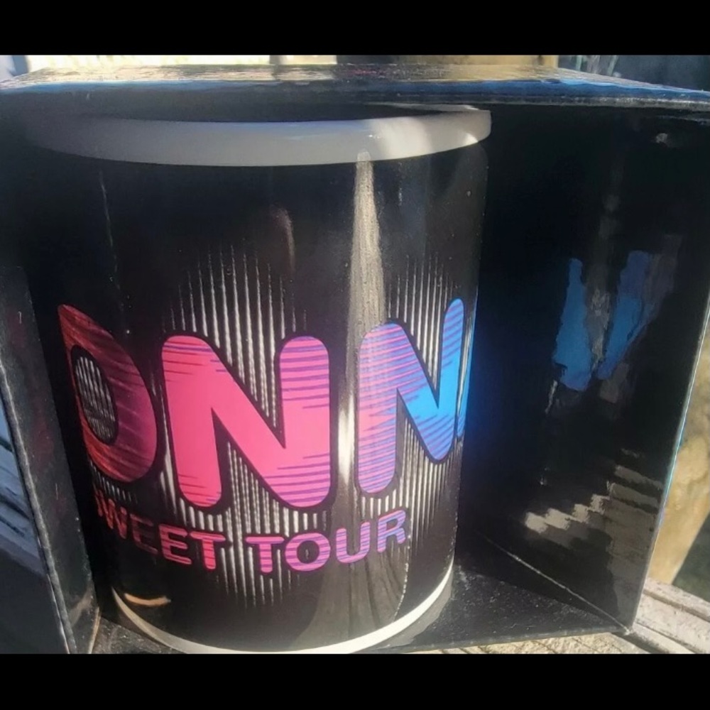 Madonna sticky and sweet tour mug